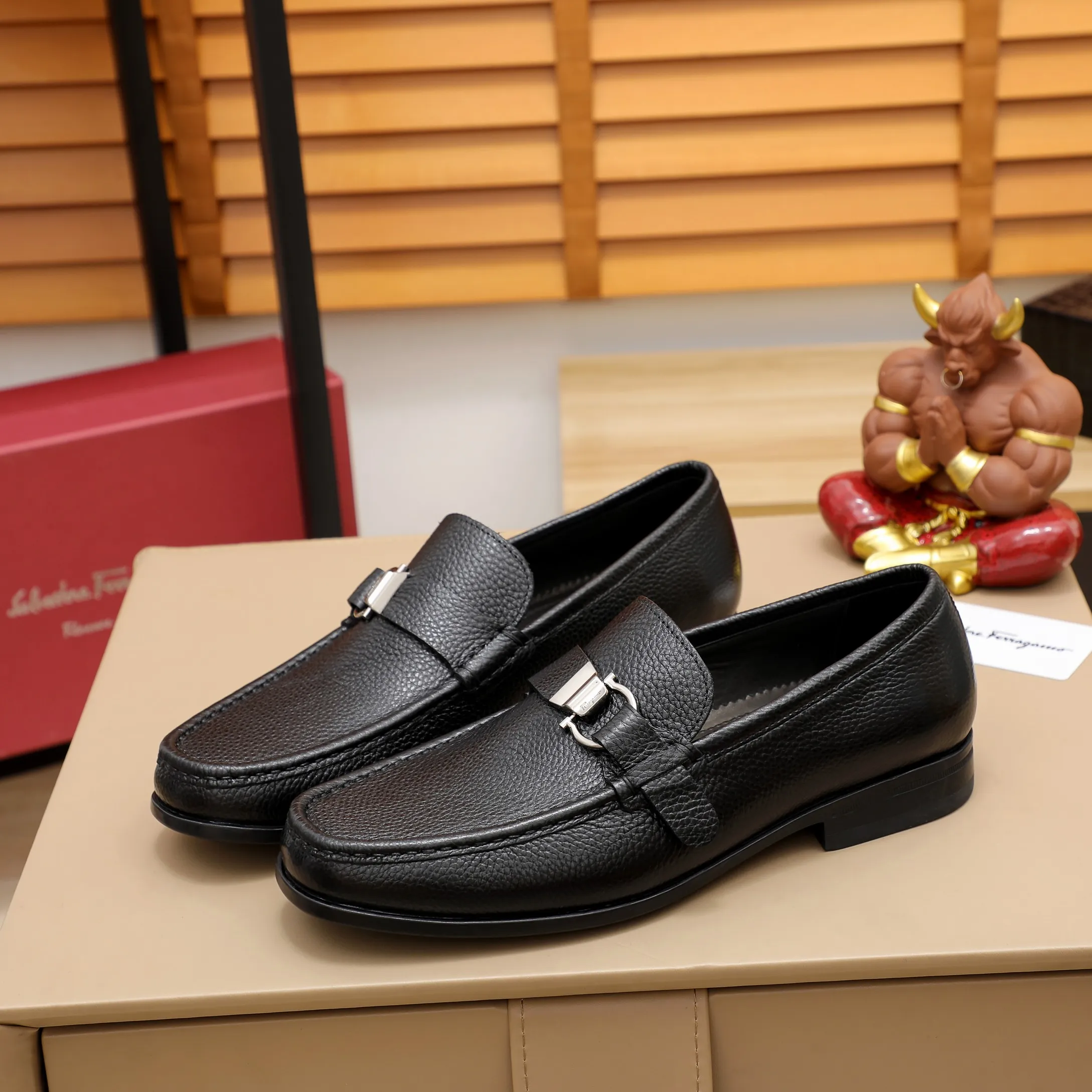 Men's shoes 💰540 🕷🕷🐂【Ferragamo】Ferragamo Popular fashionable casual shoes🇨🇳Official website counter 1:1 production, original mold opening💯Good quality visible, imported high-end first-layer pebbled calfskin, water-dyed🐂leather lining🌿very clear texture, high-quality waterproof, non-slip and wear-resistant outsole🎋high quality and low price, truly handmade🍓Black optional! Code number 38-45……